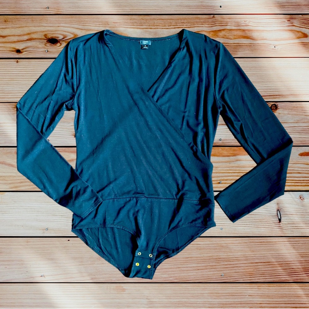 J CREW Women’s V-Neck Long Sleeve Bodysuit in Black